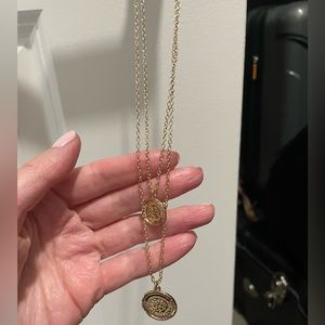 Gold layered necklace NWOT